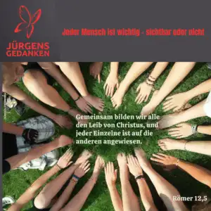 Hände und Füße im Kreis auf einer Wiese
