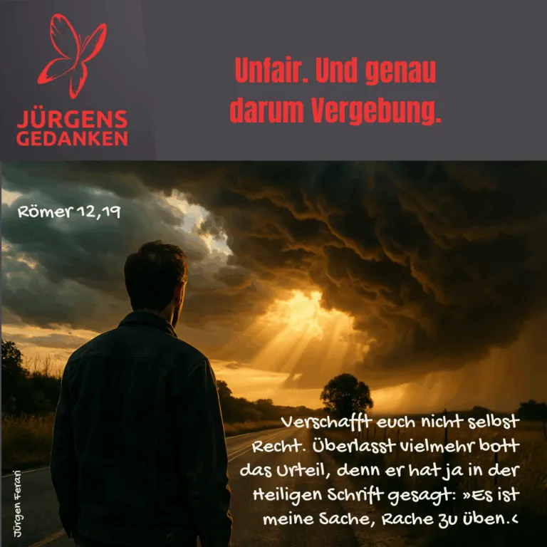 Mann schaut in den Himmel mit Sonnenstrahlen