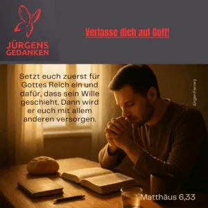 Mann am Schreibtisch im Gebet