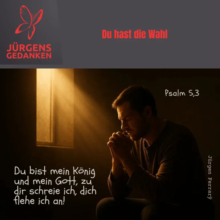 Mann betend vorm Fenster