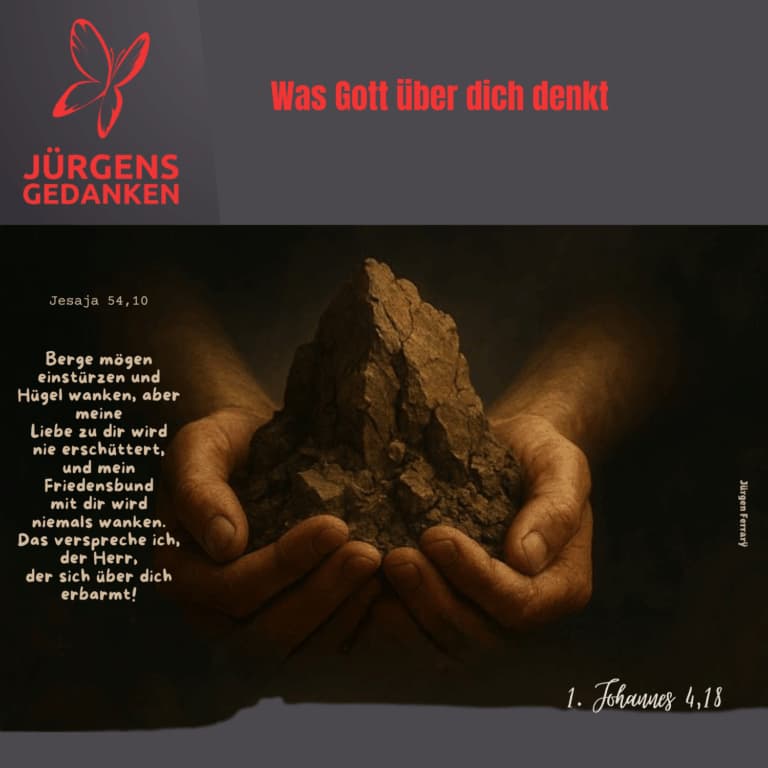 Hände halten einen Sandhaufen
