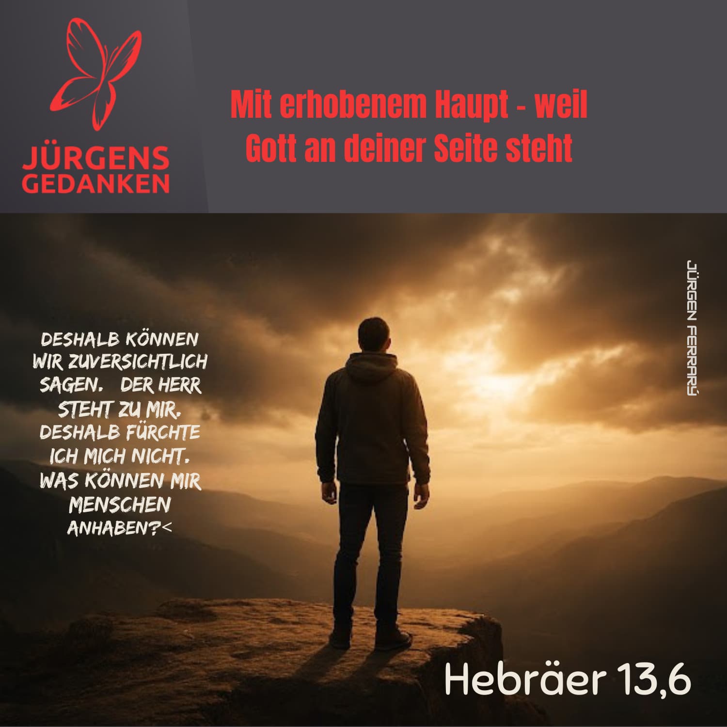 Mann steht an einer Bergkante