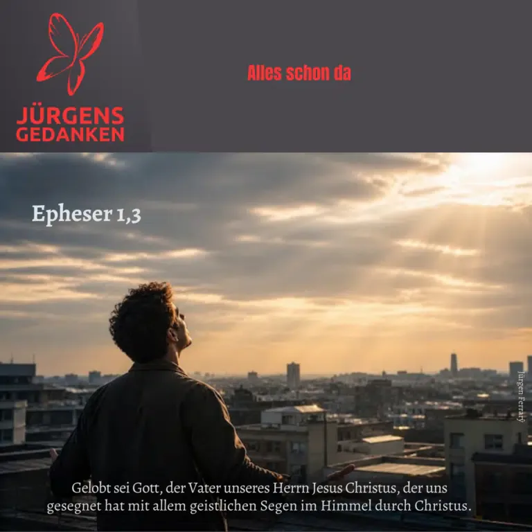 Mann steht über der Stadt und schaut zum Himmel