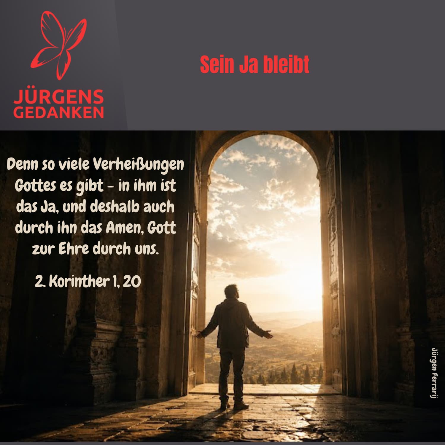 Mann steht vor geöffneter Tür