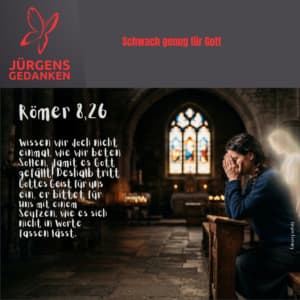 Frau betet in der Kirche