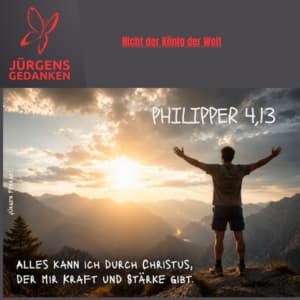Mann steht auf der Bergkuppe
