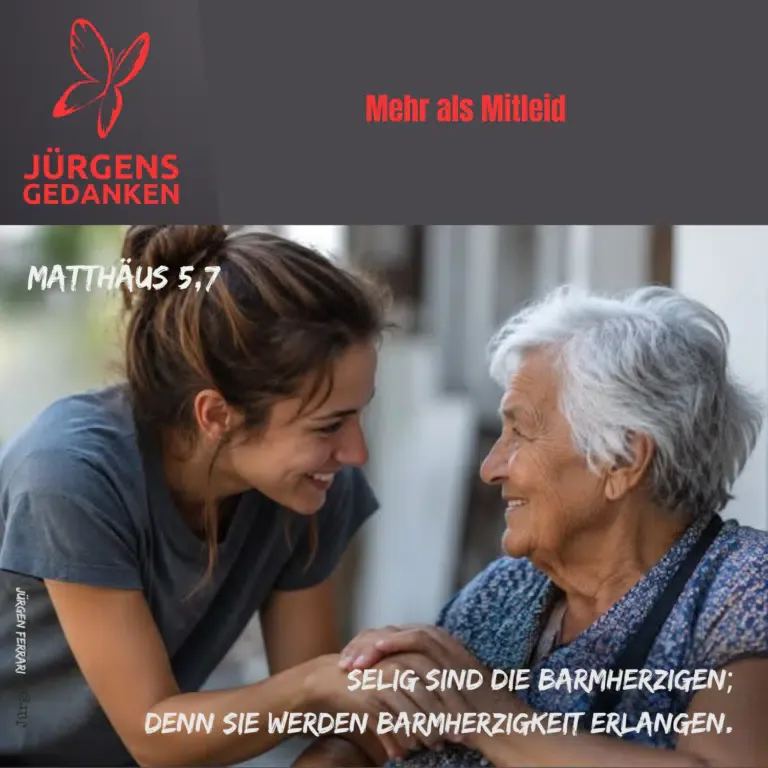 Junge und alte Frau lächeln sich an